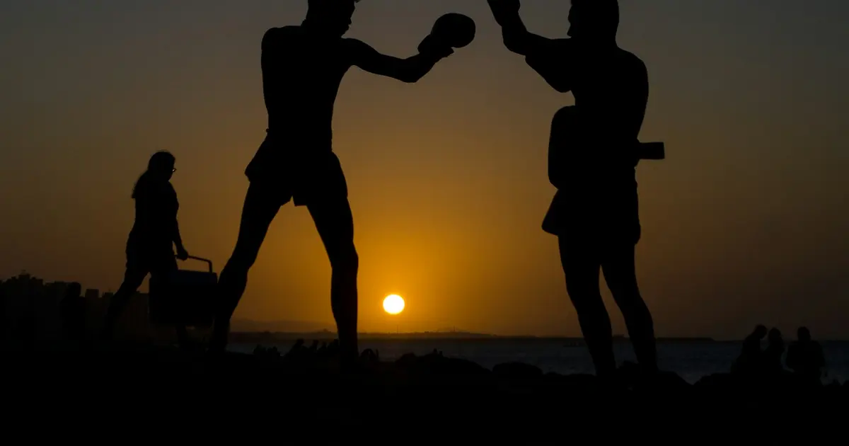 Advanced Sparring Strategies in MMA: Dominate the Cage with Smart Tactics